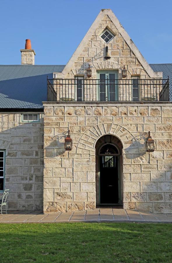 Coot Club Hotel Stanford Exterior photo